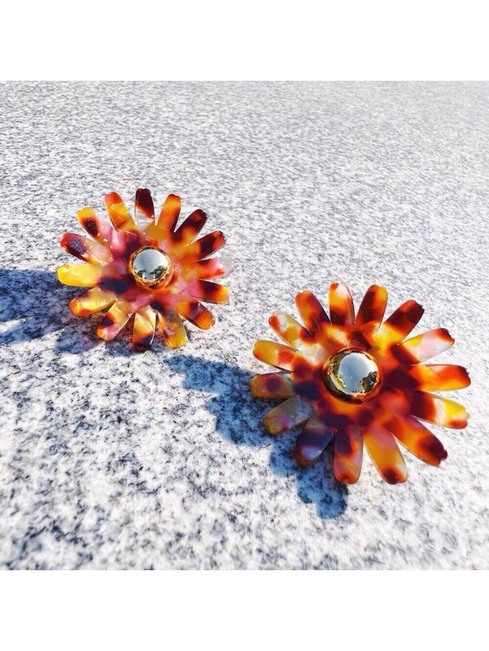 Lele Sadoughi Daisy Button Earrings Apricot Tort